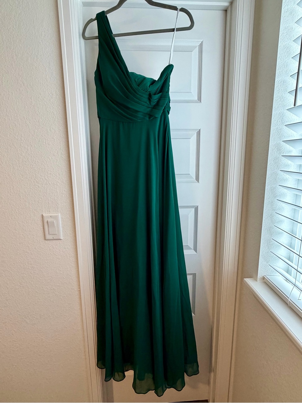 One-Shoulder Emerald Green Dress - Picture 2 of 5
